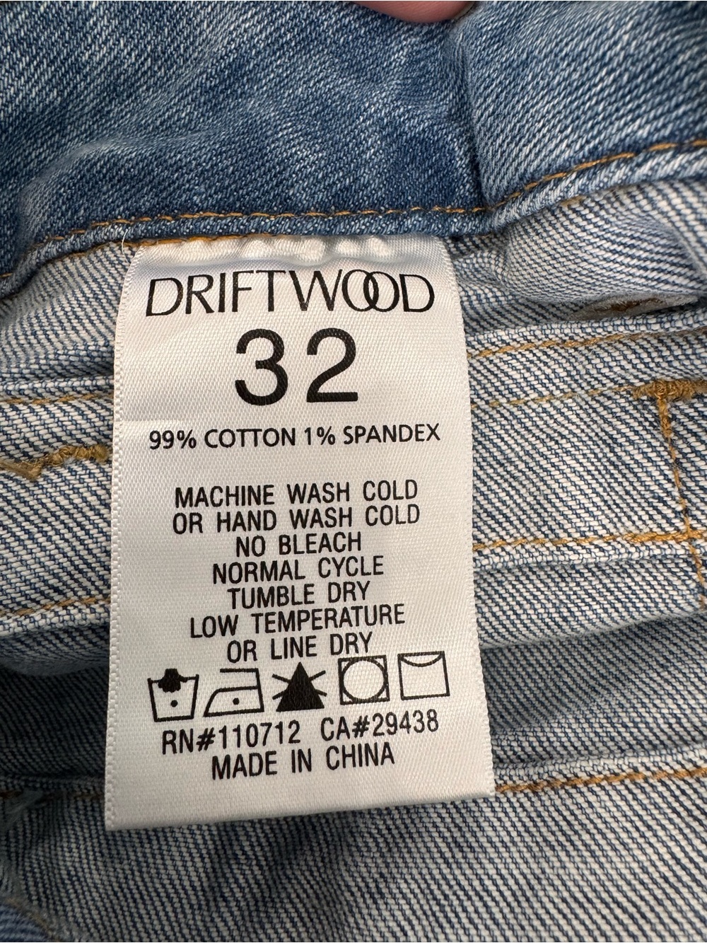 DRIFTWOOD Plus-Size Boyfriend cropped Jeans in Washed Blue - Picture 2 of 10